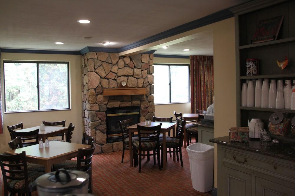 Quality Inn Cortland - University Area Extérieur photo